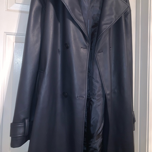 Gorgeous long leather oversized trench coat. Size 12 but fits size 14! - Picture 5 of 9